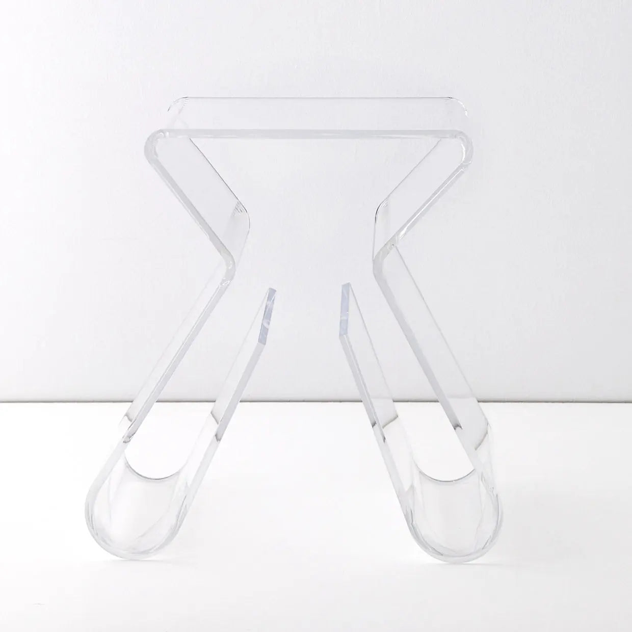 Paperclip Acrylic Side Table Clear - GigiandTom